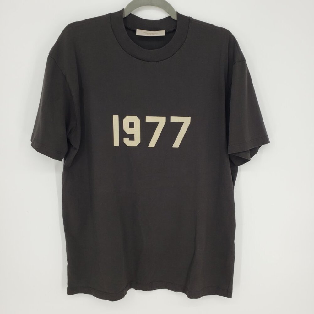 Fear of God Essentials 1977 Tee Shirt S Mens Short Sleeve Iron Black‎